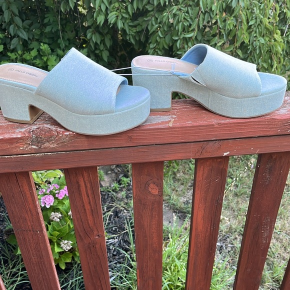 Falls Creek Women's Blue Slide Sandals - Picture 3 of 3